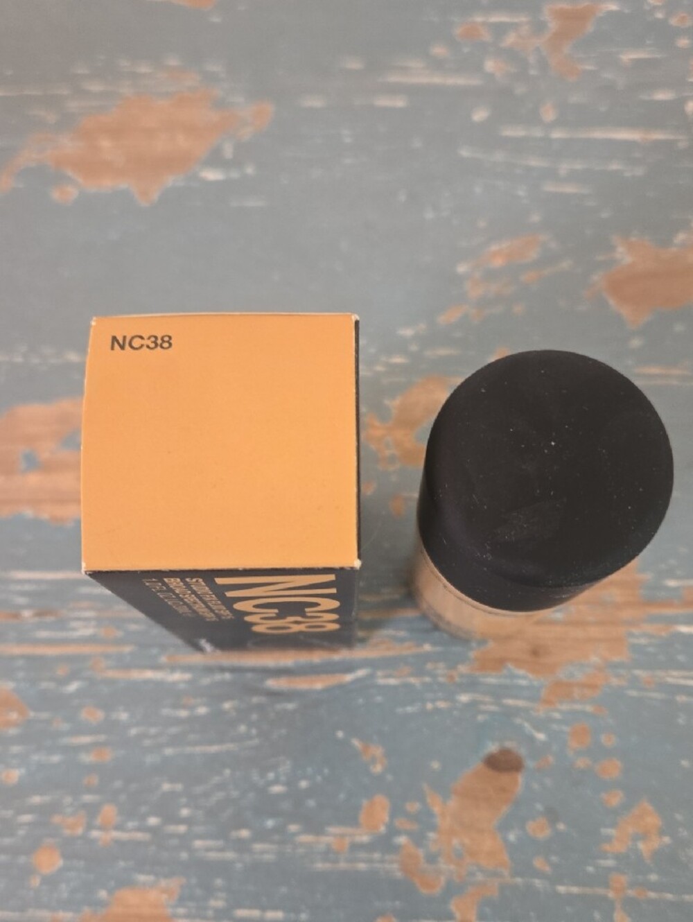 MAC Studio Fix Fluid Foundation NC38 (New In Box) - Picture 2 of 4